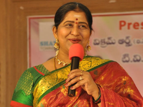 ఎంపీని రాళ్లతో కొట్టాలి