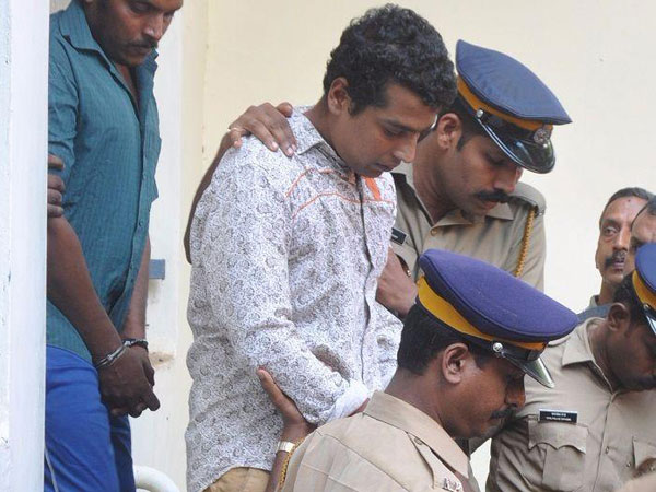 అత్యాచారం చేయించడానికి స్కెచ్