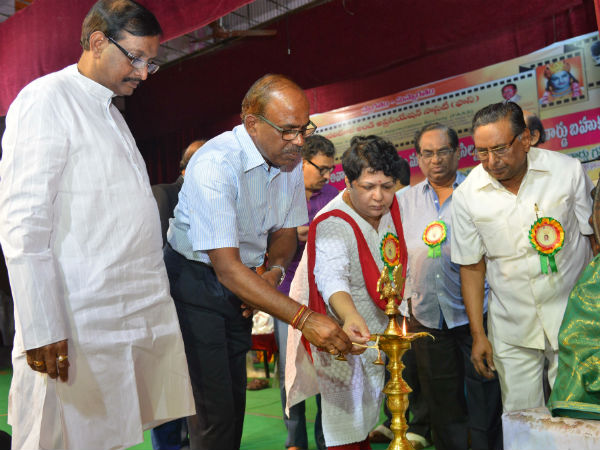 సినీ ప్రముఖులకు అవార్డులు