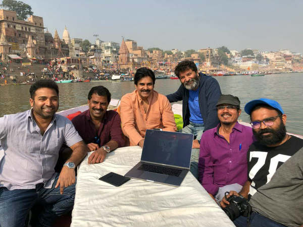  వారణాసి ఒడ్డున పవిత్ర గంగానదిలో..