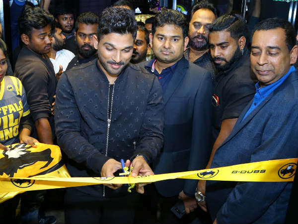 అభిమానులకు టచ్ లో ఉంటాడు