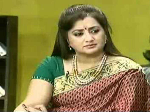  రాజకీయాలపై ఆసక్తిగా ఉన్న సుమలత