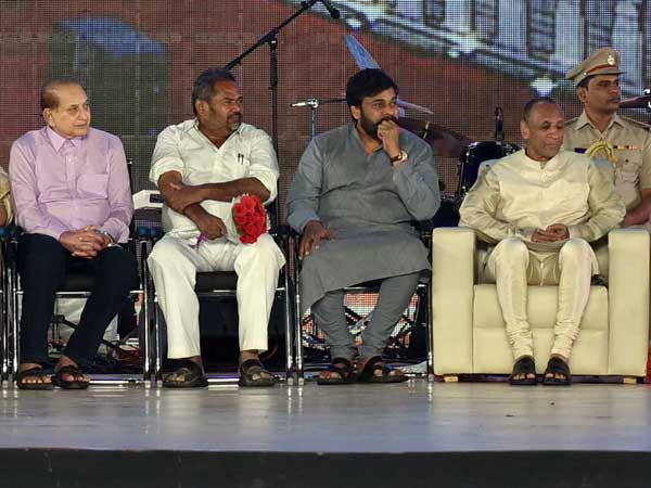 తెలుగును బ్రతికిద్దాం: చిరంజీవి