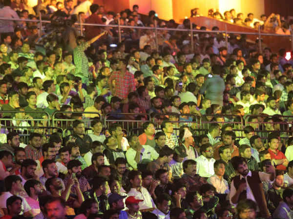 ఆడిటోరియంలోకి వెళ్లిన