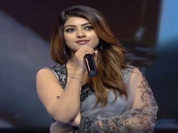 పవర్‌స్టార్ పక్కన నిలచోవడం