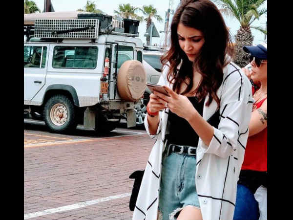  షాపింగ్ చేస్తూ అనుష్క