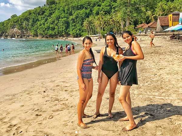  హోమ్లీ టూ బికినీ..: