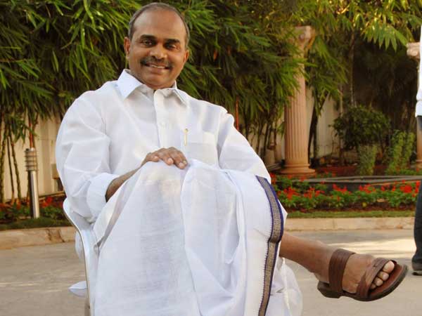  మాజీ సీఎం వైఎస్ రాజశేఖర్ రెడ్డి జీవితం ఆధారంగా మూవీ