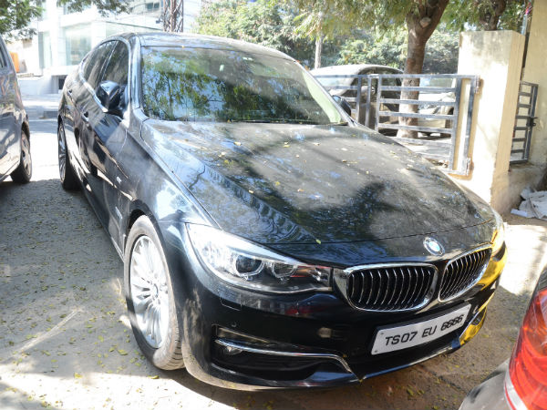 సీజ్ చేసిన కారు విడిపించే ప్రయత్నం