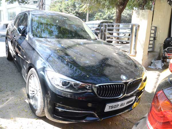  షూటింగ్స్ వల్లనే కనిపించలేదు