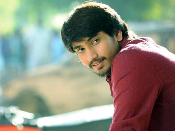  చిత్ర శుక్లాకు తొలి చిత్రం