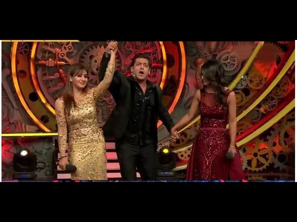 ట్రోఫితోపాటు 44 లక్షలు