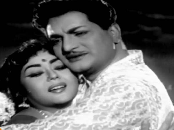  నవ్వితే నవరత్నాలు చిత్రంతో చిత్ర సీమలోకి 