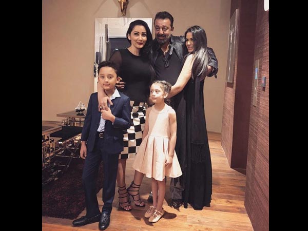 ఫ్యామిలీతో కలిసి