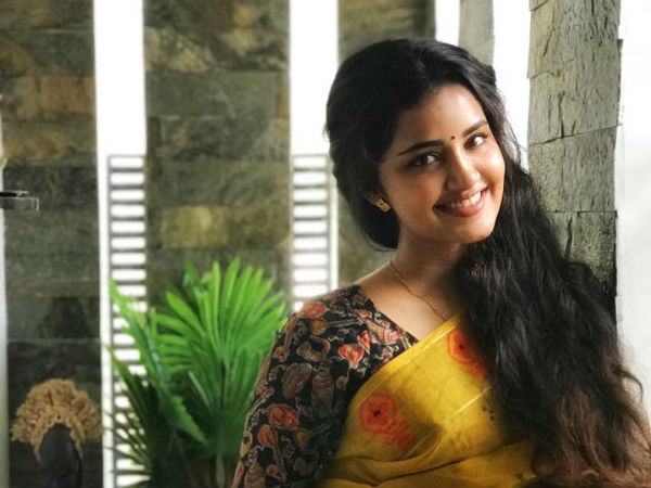 కథ మొత్తం ఆమె చుట్టూ 