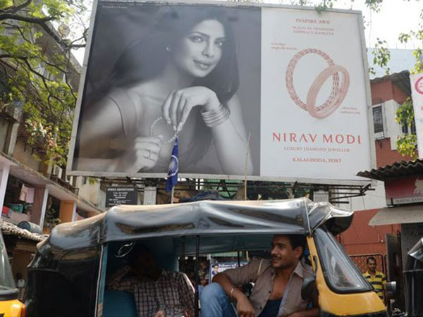  ప్రియాంక ఫోటోలతో హోర్డింగులు