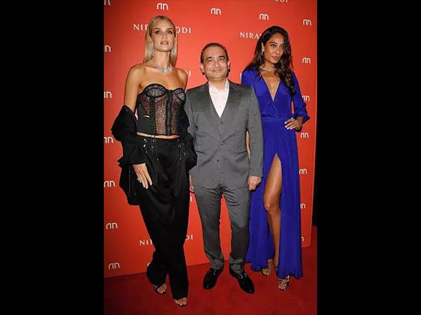  ఫోటోలకు ఫోజులు