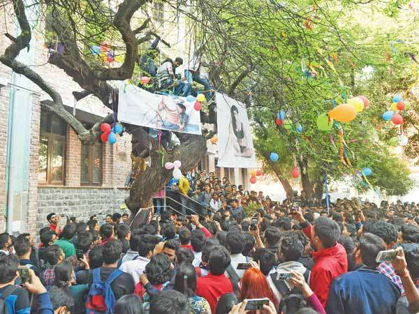  కండోమ్‌లో నింపిన నీటిని