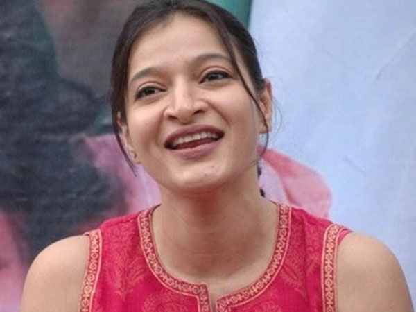 నటిగా గుర్తింపు