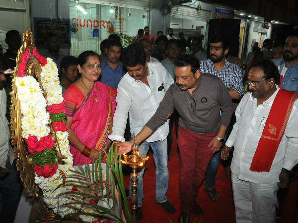 కోశాధికారి ప‌రుచూరి వెంక‌టేశ్వ‌ర‌రావు మాట్లాడుతూ...