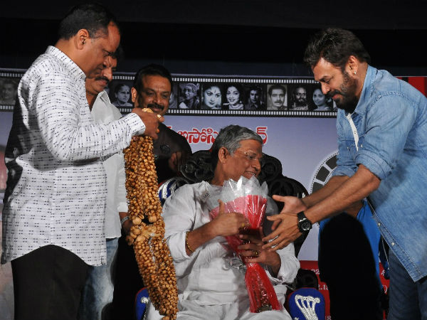 నటీనటులకు జ్ఞాపికలు