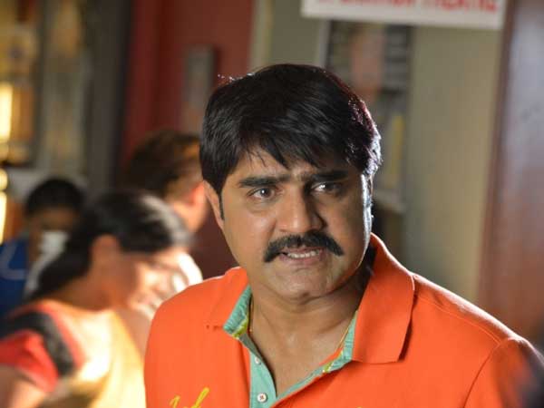  సినిమా పోస్టర్ల మీద డైరెక్టర్ పేరు లేదేంటి?