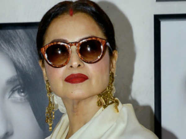  ఇంట్లోకి అడుగుపెట్టనివ్వని