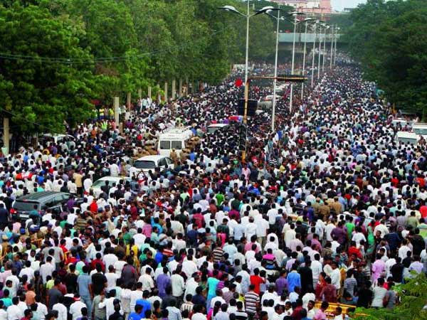 ఇసుకవేస్తే రాలనంత జనం