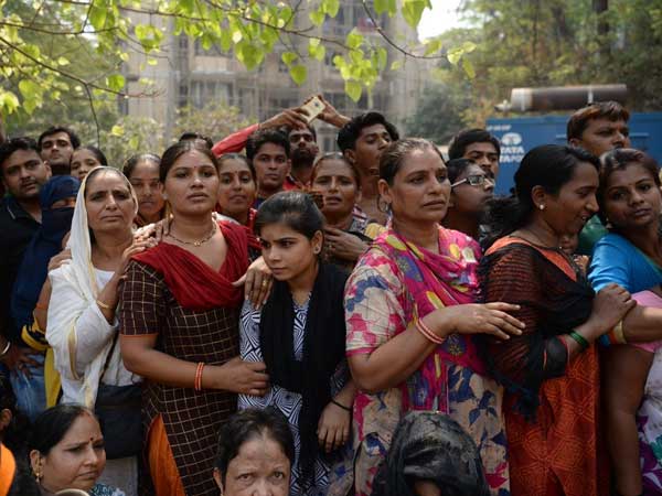 కిక్కిరిసిన శ్మశాన వాటిక