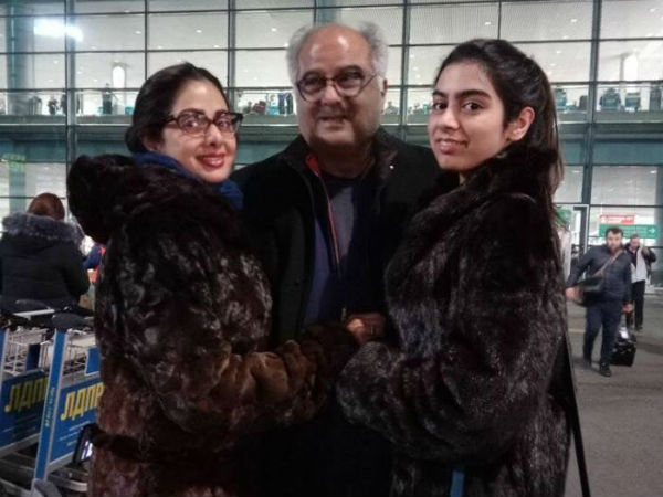 కుటుంబంతో కలసి సంతోషంగా 