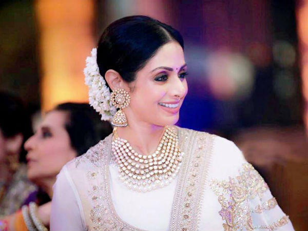 భిన్నంగా దుబాయ్ మీడియా