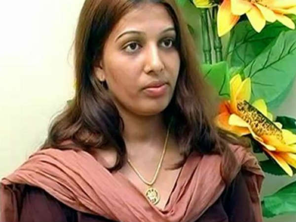 తారా చౌదరితో సంబంధాలు లేవు