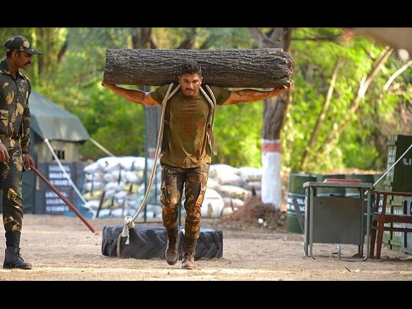 కండలు తిరిగిన యోధుడిగా