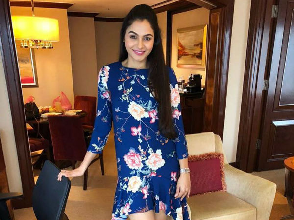 అందాలు ఆరబోయడానికి నేను రెడీ 