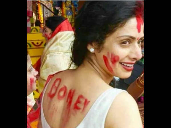 వీపుపై సింధూరంతో 