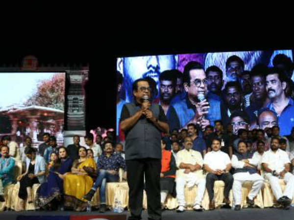 బ్రహ్మానందానికి బంగారు కంకణం