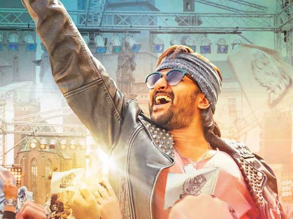  ఇద్దరు భామలతో రొమాన్స్