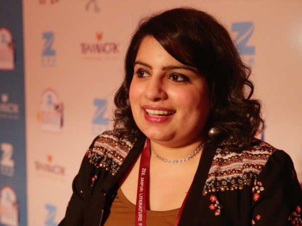  మల్లికా దువాకు సపోర్ట్