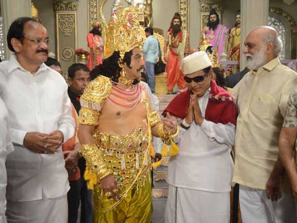 ఎంజీఆర్ పాత్ర ధరించిన వ్యక్తి