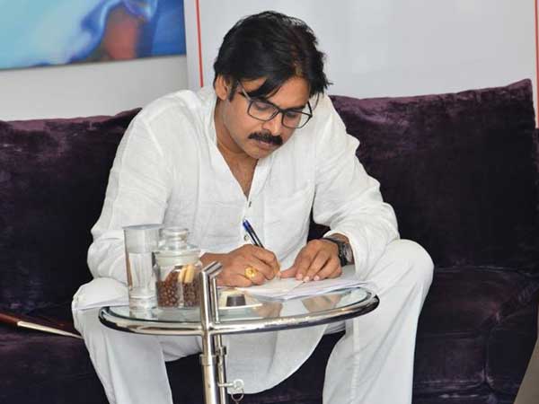  పాలిటిక్స్ లో బిజీ బిజీగా