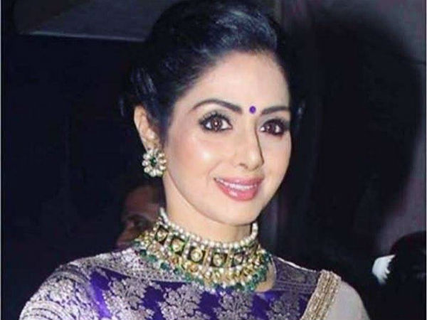 బాత్రూమ్‌లో అలికిడి లేకపోవడంతో