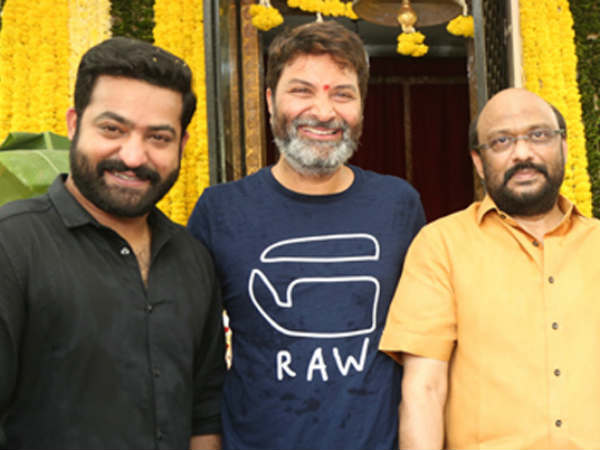 త్రివిక్రమ్కు హీరోయిన్ షాక్