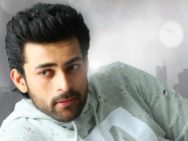 అంతరిక్షంలో ఉన్నట్లుగా నటించడం కోసం 