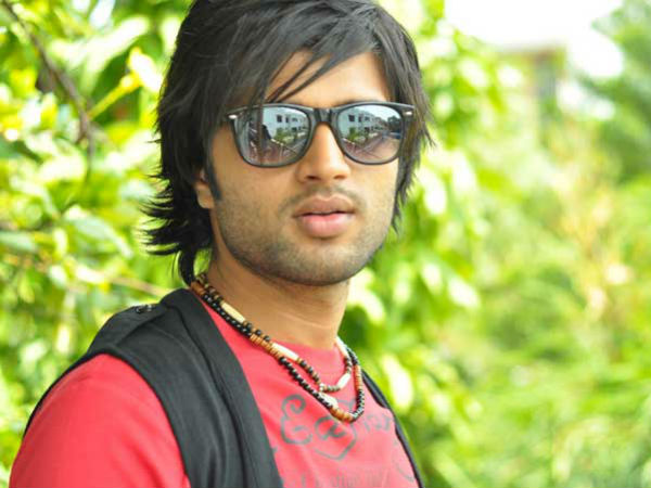 సోషల్ మీడియాకు బానిసలు