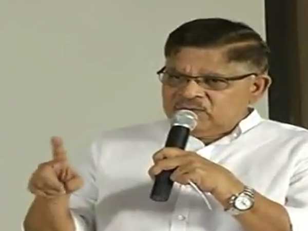 కాంపిటీషన్ కమీషన్ అని ఒక సంస్థ ఉంది