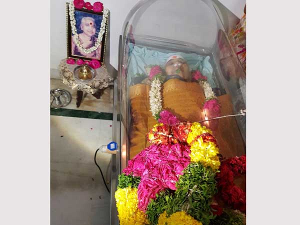  అనారోగ్యంతో బాధపడుతూ