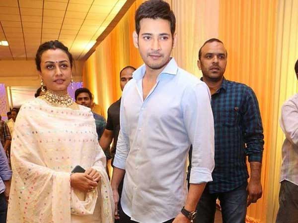 నాతో కథలు చర్చిస్తాడు