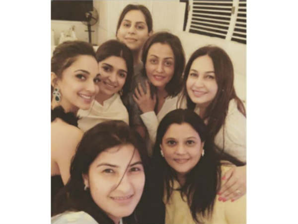 పార్టీలో నమ్రత గర్ల్ గ్యాంగ్