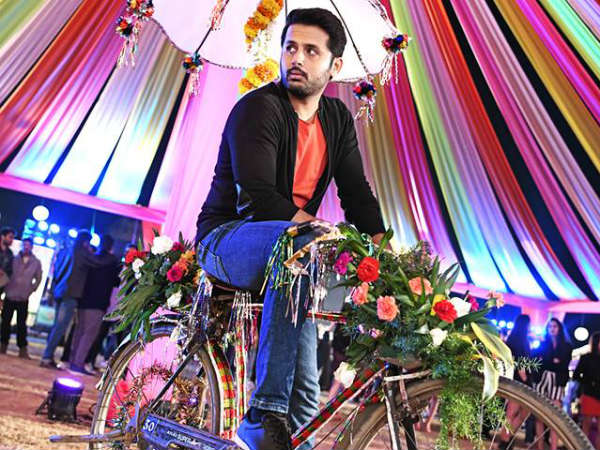 తాళ్లతో బంధించారు