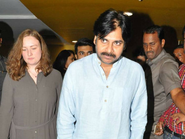 సతీసమేతంగా పవన్.. రాంచరణ్, ఉపాసనతో కలసి 